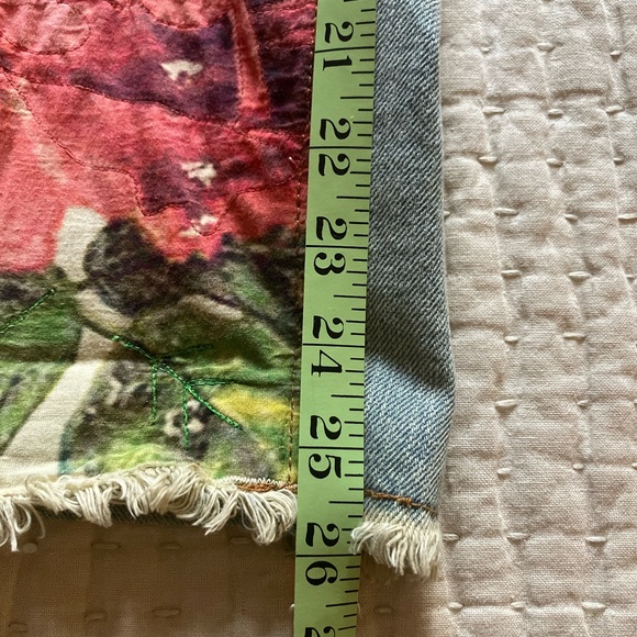 Magnolia Pearl Floral Distressed Jeans - Blue and Pink - Picture 11 of 12